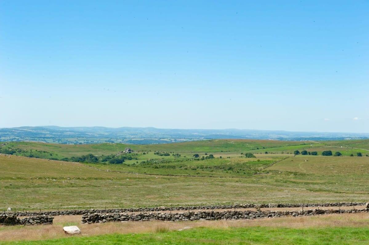 Вілла Dartmoor Barn On North Hessary Tor Єлвертон Екстер'єр фото