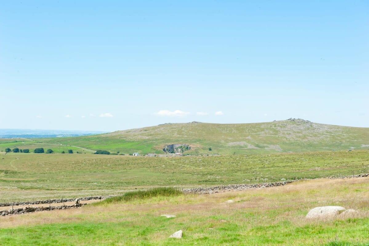 Вілла Dartmoor Barn On North Hessary Tor Єлвертон Екстер'єр фото